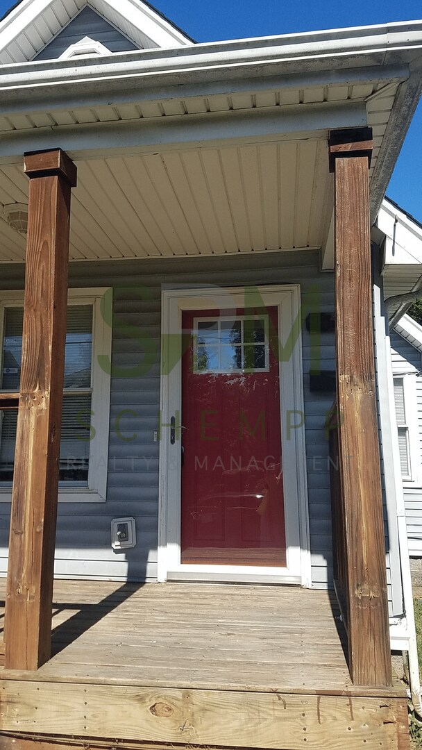 Building Photo - Large 3 bedroom/1.5 bath house in Downtown Louisville-Section 8 Accepted