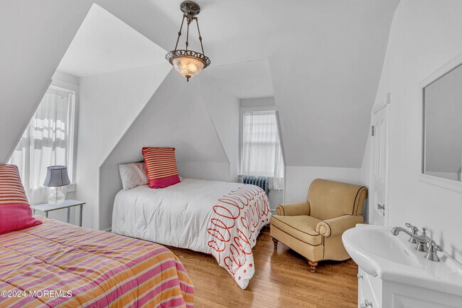 Building Photo - 207 Monmouth Ave