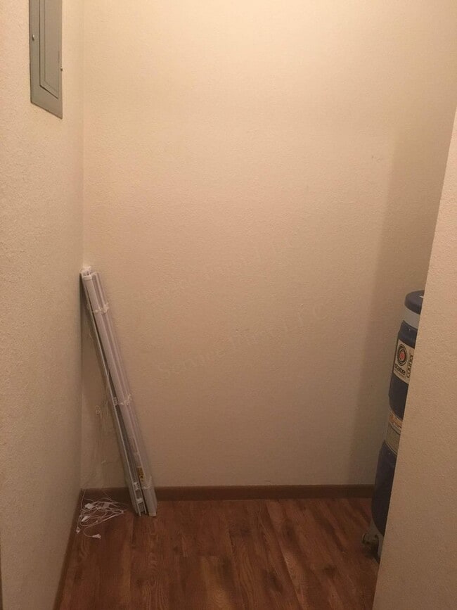 Building Photo - Marshfield Apartments