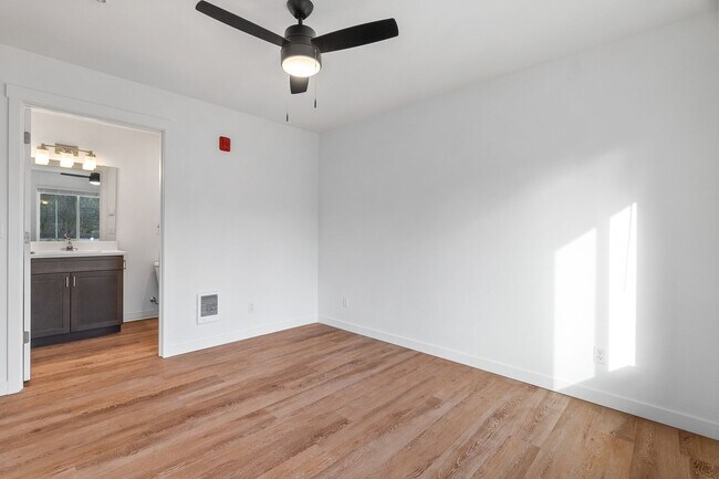 Building Photo - Your New Home Awaits: Enjoy 2 Weeks Free Rent on Select Units!