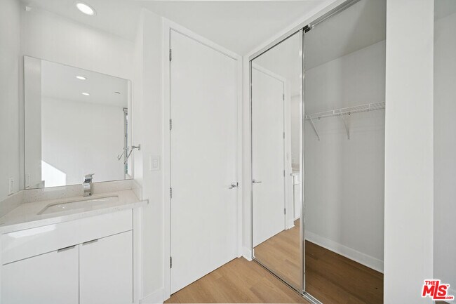 Building Photo - 4523 St Elmo Dr