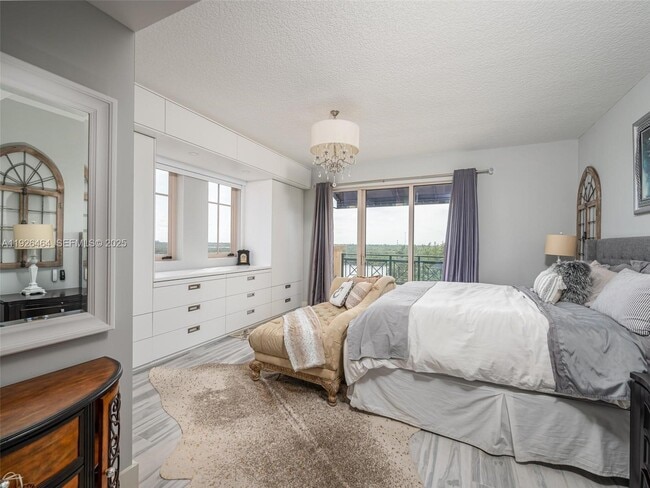 Building Photo - 3415 N Ocean Dr