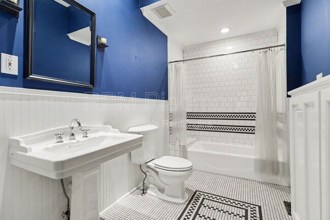 Building Photo - 409 Oakdale Rd NE