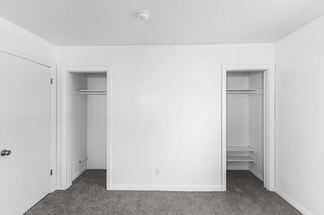 Building Photo - Charming 3-Bed Ranch with Detached Garage – Prime Upper Arlington/Columbus Area!