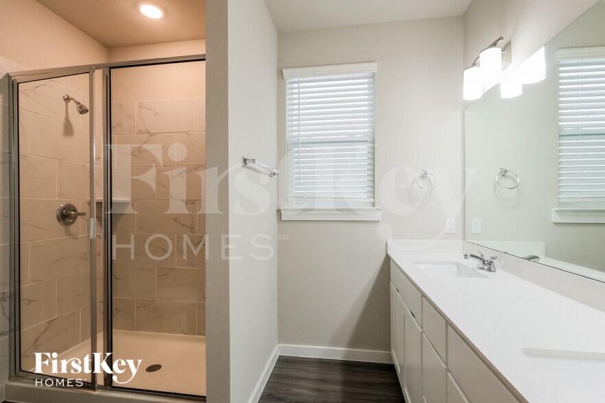 Building Photo - 446 S Centro Cir