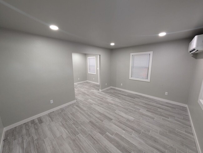 Building Photo - Remodeled luxury 1 bedroom, 1 bath house in Edmond, OK with stainless steel appliances