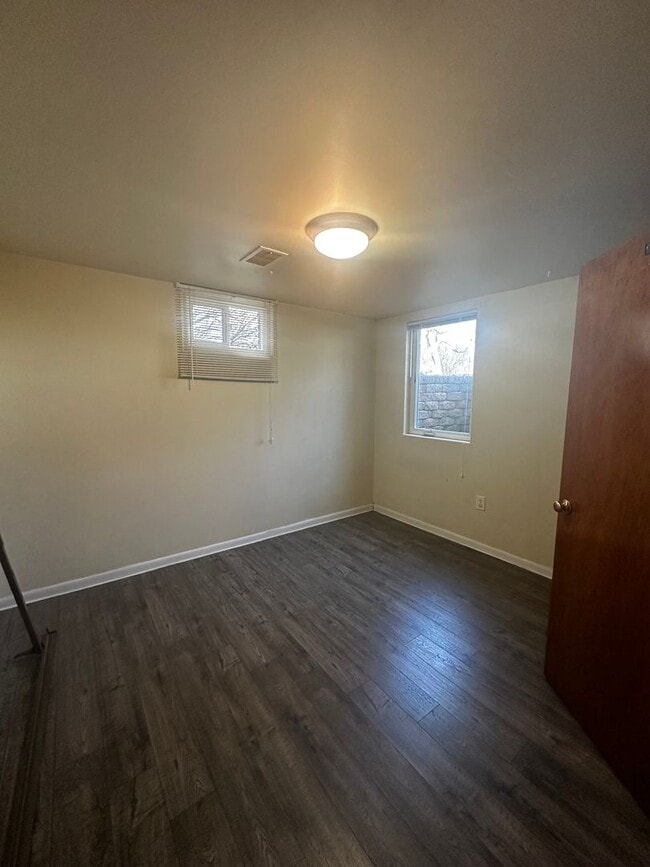Building Photo - Two Bedroom Apartment Steps from Camus