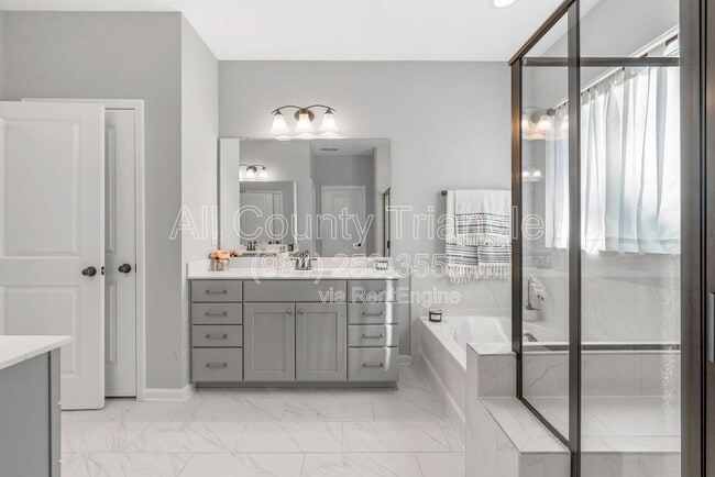 Building Photo - 504 Flip Trail