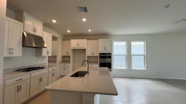 Building Photo - 584 Ranch Oak Cir