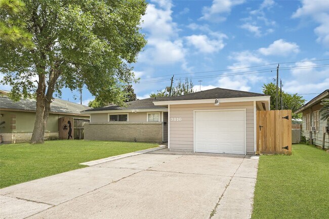 Building Photo - 3816 Newton Dr