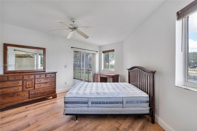 Building Photo - 9599 Weldon Cir