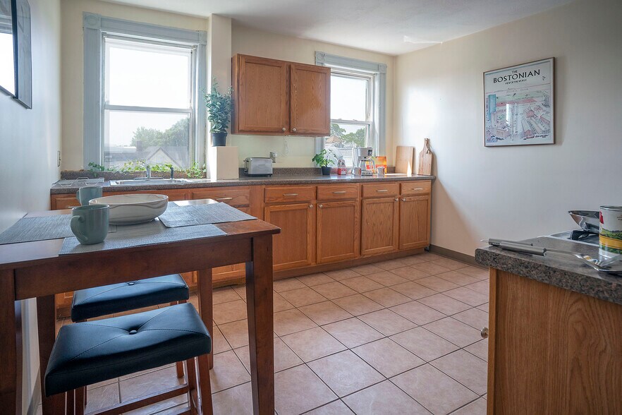 Kitchen - 18 Magnolia Sq