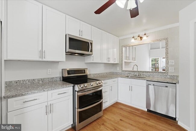 Building Photo - 13937 Middle Creek Pl