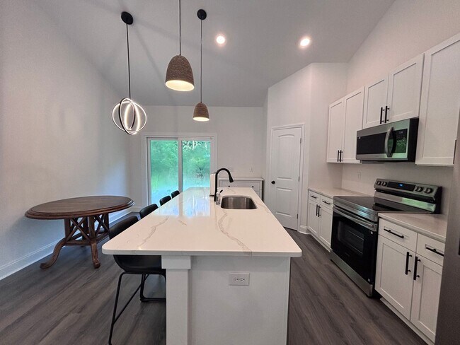 Building Photo - 1874 Rolling Hills Dr