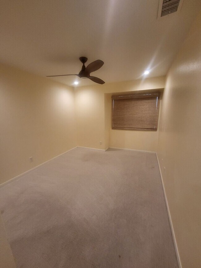 Building Photo - REALLY Cute 4 BR in The Vineyard with RV Parking - 11,000sf Lot + Designer Touches