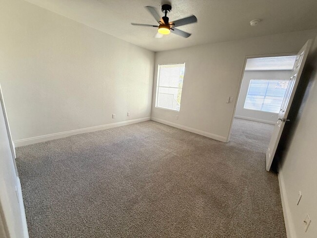 Building Photo - SPACIOUS 2BED/2BATH CONDO IN A GATED COMMUNITY!