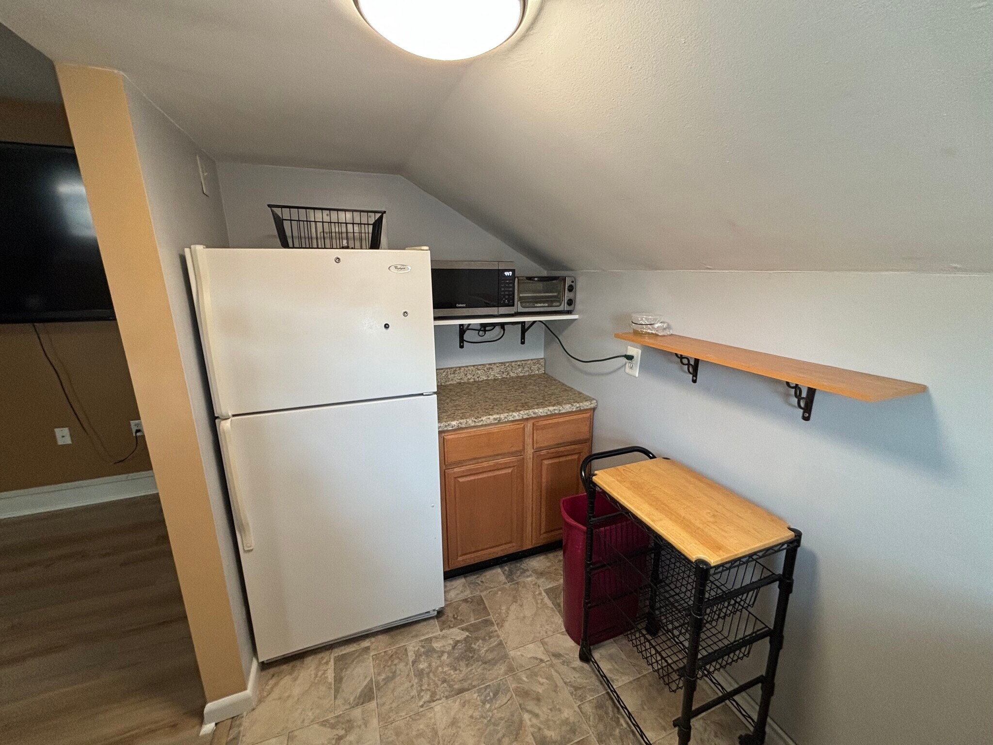 Kitchen - 614 Sampson Ave