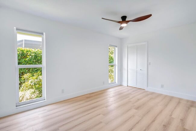 Building Photo - 10129 Canoe Brook Cir
