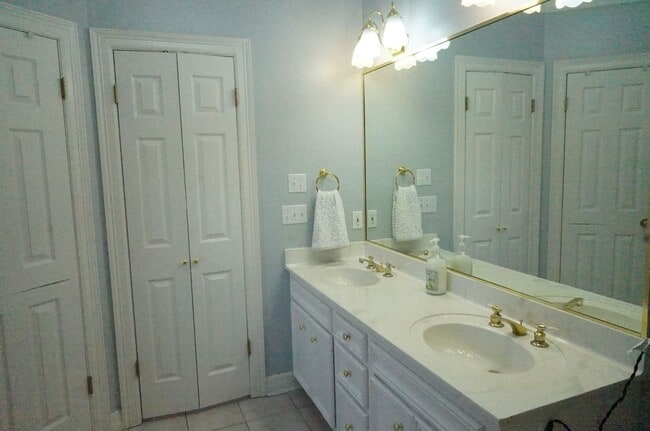 Building Photo - 852 Azalea Garden Dr