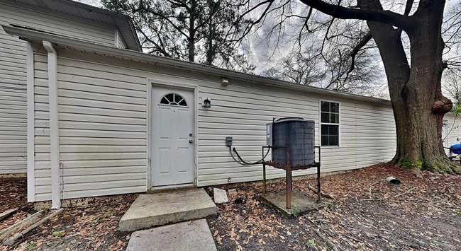 Building Photo - Woodland Terrace – Newly Renovated Home in Prime Downtown Location!