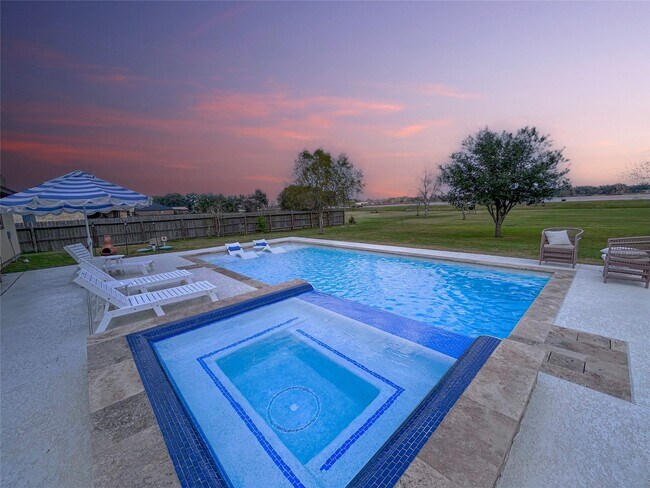 Building Photo - 626 Sunset Trail