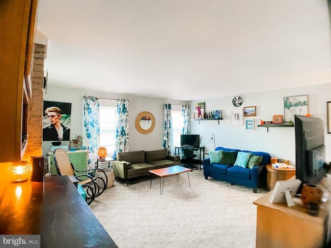 Building Photo - 227 N Main St