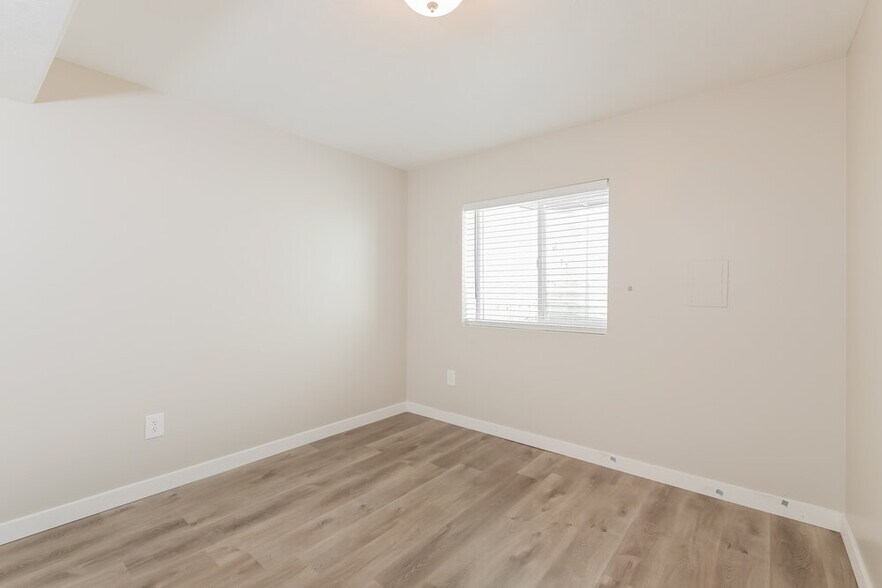 Building Photo - 3036 S Red Pine Dr