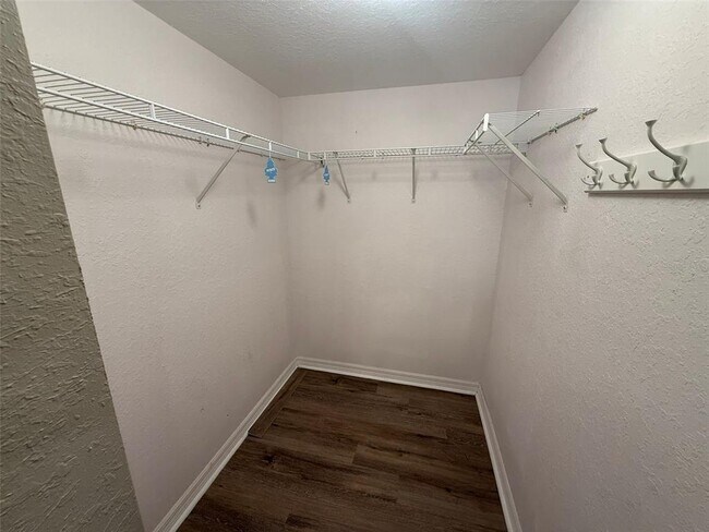 Building Photo - 175 Kings Hwy