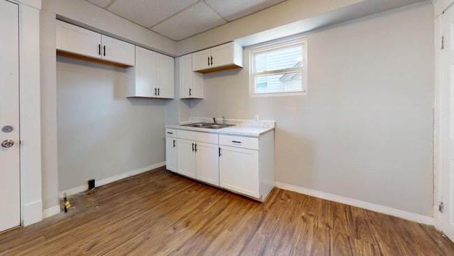 Building Photo - Old Brooklyn - 3 Bedroom Single Family Home
