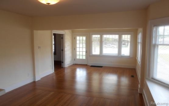 Building Photo - 735 N Main St