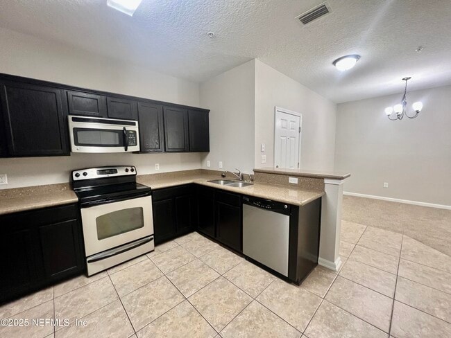 Building Photo - 4990 Key Lime Dr