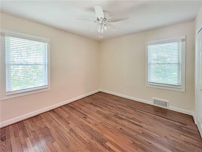 Building Photo - 6058 Harleston Rd NE