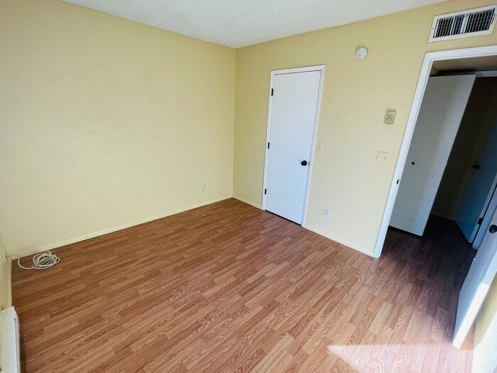 Building Photo - 330 E Corona Rd