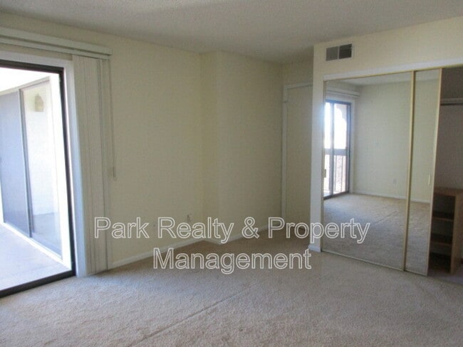 Building Photo - 13950 E Oxford Pl