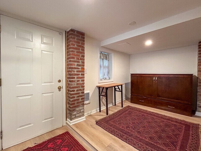 Building Photo - 1226 Jefferson St NW