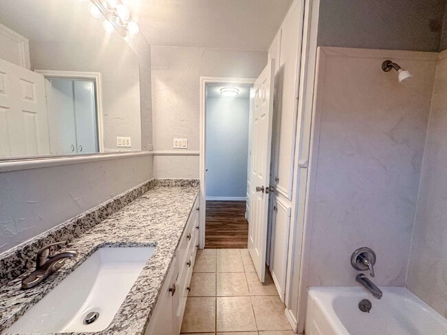 Building Photo - Newly-updated, 3-bedroom near LCU!