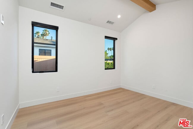 Building Photo - 5662 Winnetka Ave