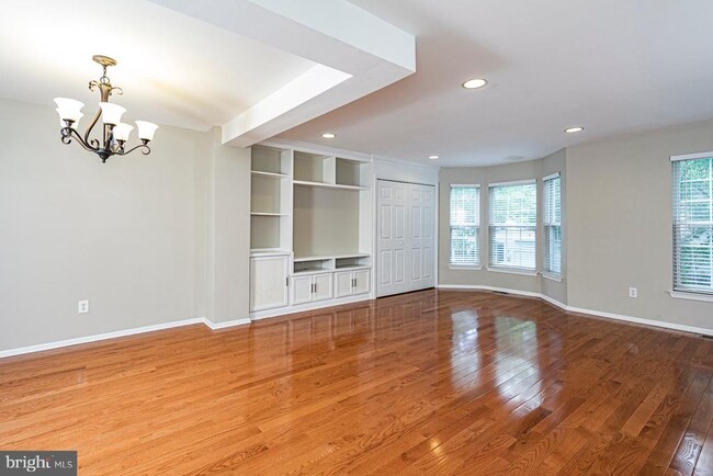 Building Photo - 212 William Livingston Ct