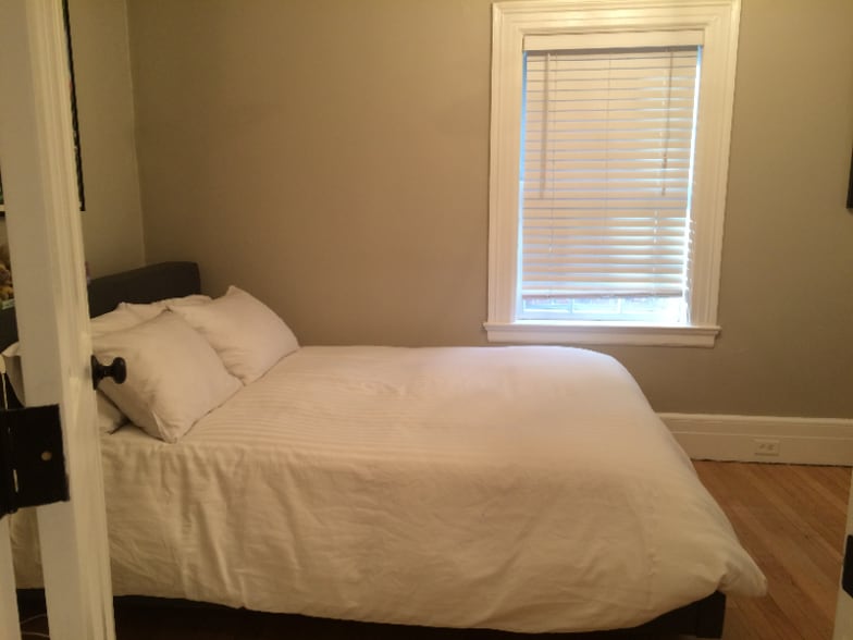 Building Photo - 16 River St