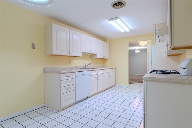 Building Photo - 255 North Rd