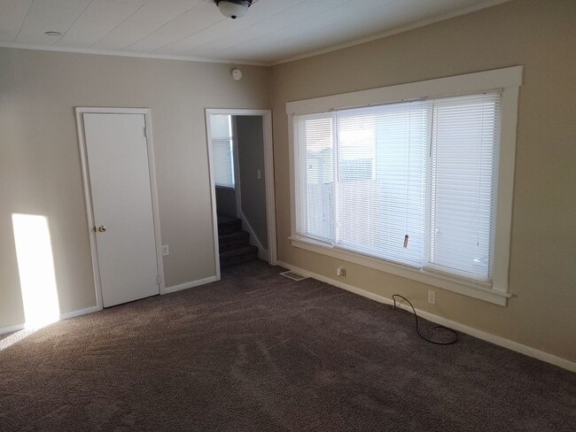 Building Photo - House 3 bedroom 1 bathroom