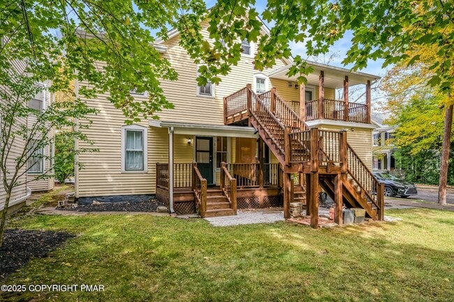 Building Photo - 703 Scott St