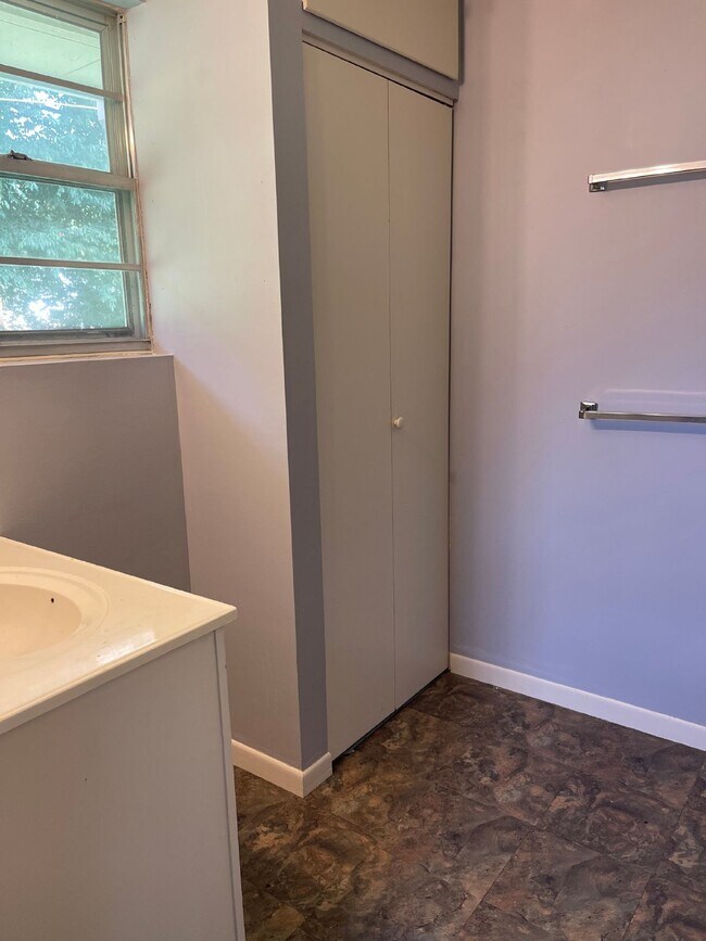 Building Photo - 1401 Brookhaven Rd