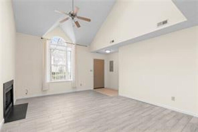 Building Photo - 355 Lee's Ml Dr