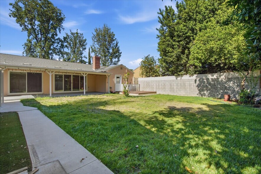 Building Photo - 12818 Hatteras St