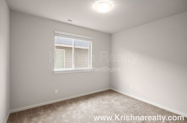 Building Photo - 1115 S 32nd Ave