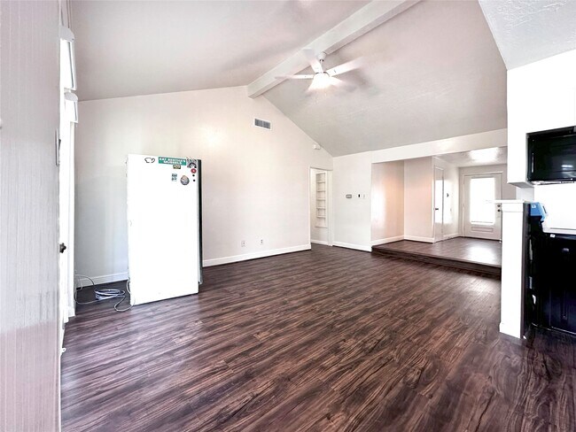 Building Photo - 9270 Theysen Dr