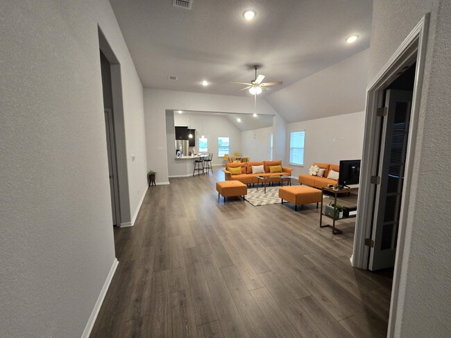 Building Photo - Gorgeous First Time Rental, 4 bed, 3 full bath in highly desirable Hills of Bear Creek
