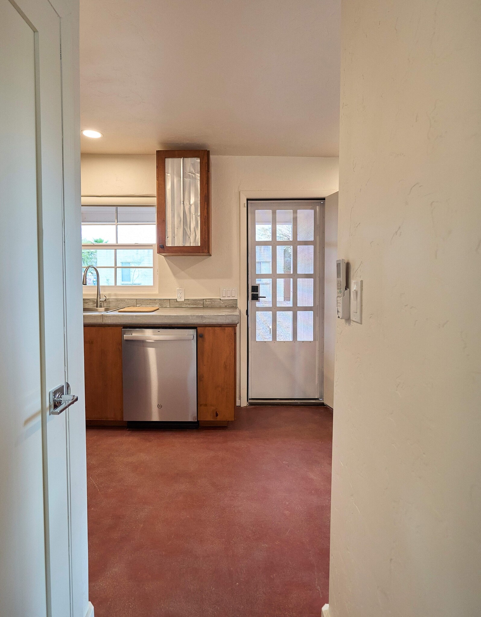 Building Photo - 2542 E Seneca St