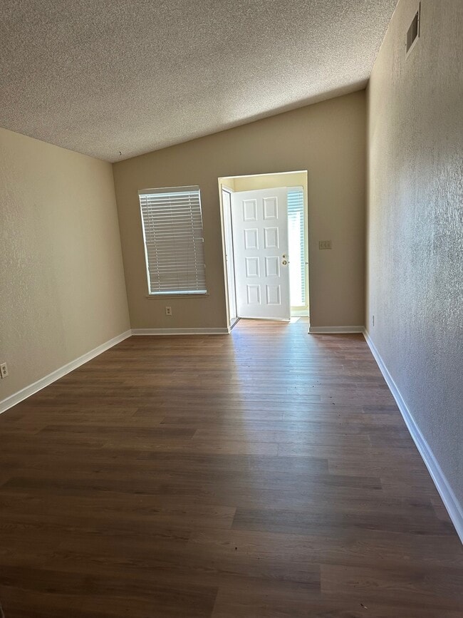 Building Photo - 425 Cameron Way